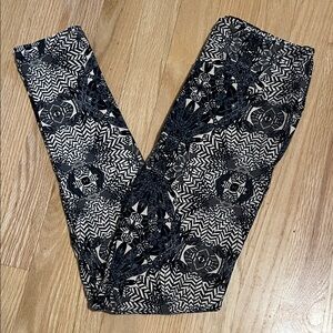 Lularoe kaleidoscope feather leggings OS rare